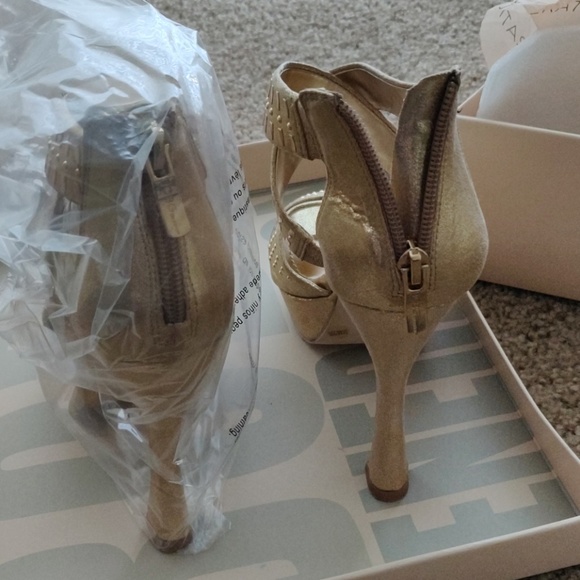 BCBGeneration Maddison gold sandals size 5.5M - Picture 3 of 8